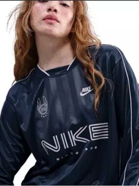 Nike Women's Sportswear Long-Sleeve Jersey Top - Navy